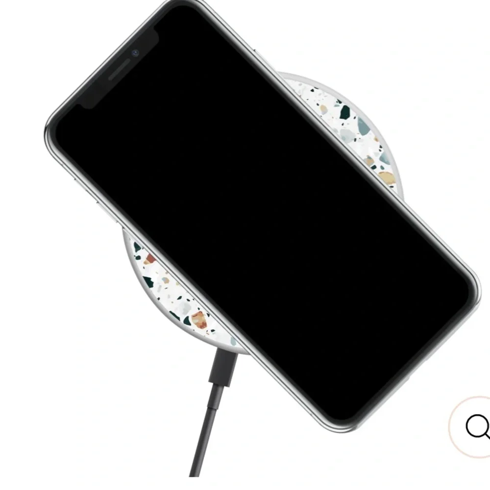 Hang Accessories Wireless Charging Pad in Parrot